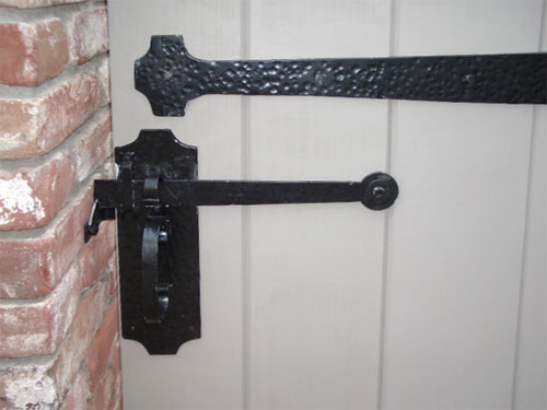 Picture of hinges and latch